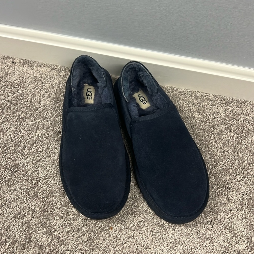 UGG men’s slippers size 7